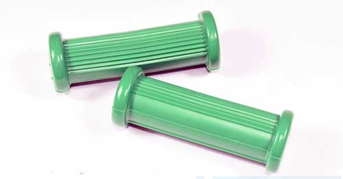 Fußrastengummi in grün, längsgerippt, alte Bauform