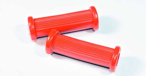 Fußrastengummi in rot, längsgerippt, alte Bauform